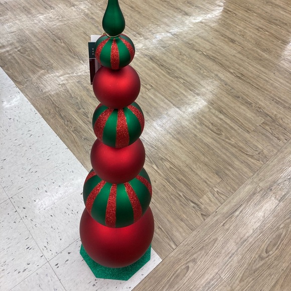 Indoor/outdoor holiday finial